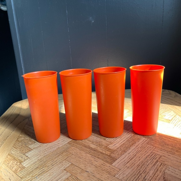 Set of 4 tall Tupperware tumblers in orange - Picture 3 of 4